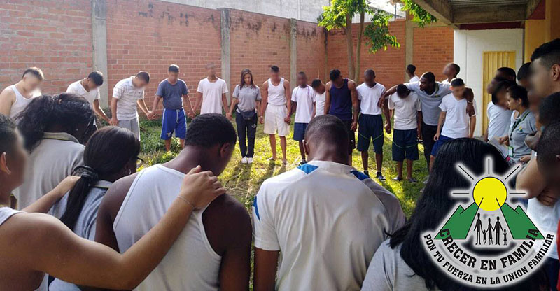 48064300_2089228117796142_181948043157831680_o