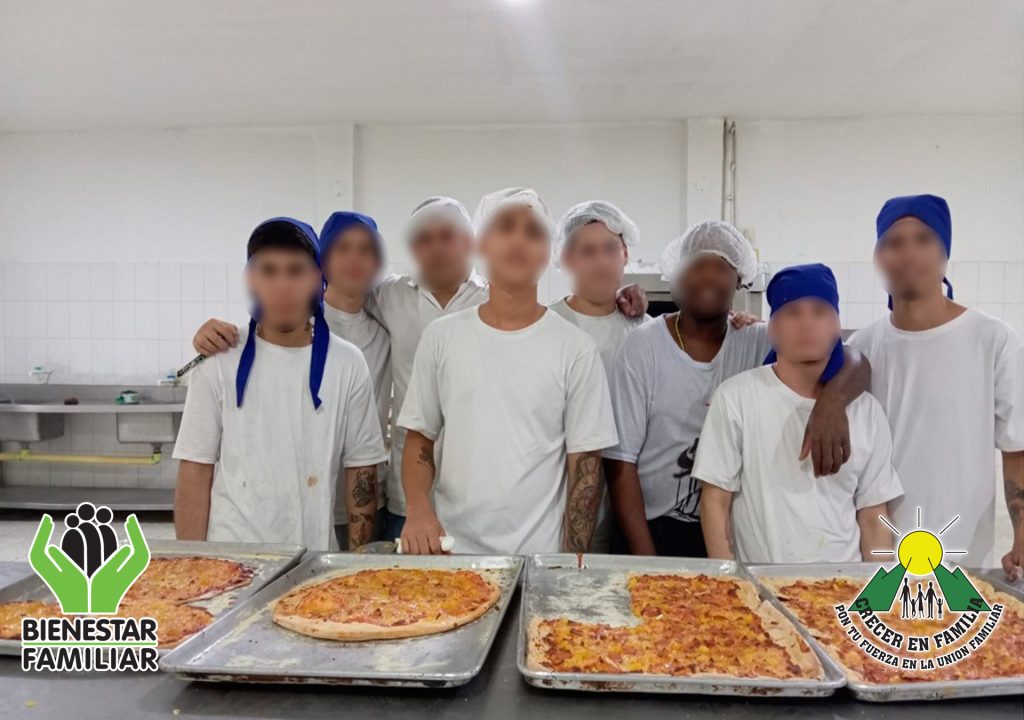 APRENDIENDO A HACER PIZZAS, USUARIOS DEL CFJ VALLE DEL LILI AVANZAN EN SUS PROYECTOS DE EMPRENDIMIENTO